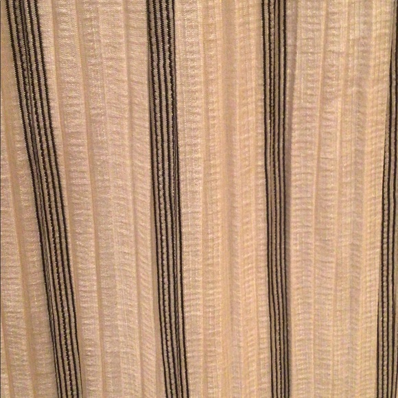 Pleated asymmetrical skirt - Picture 4 of 4